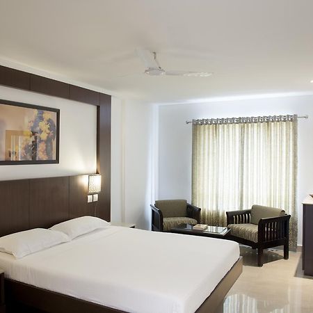 Lalitha Inn Guruvāyūr Exteriör bild